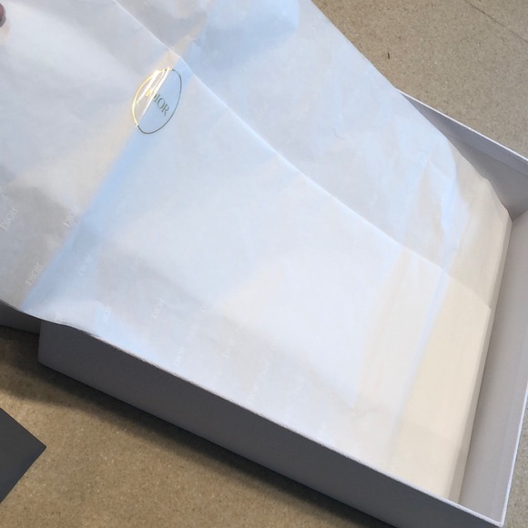 DIOR LARGE COUTURE GIFT BOX AND EXTRAS - Picture 5 of 16